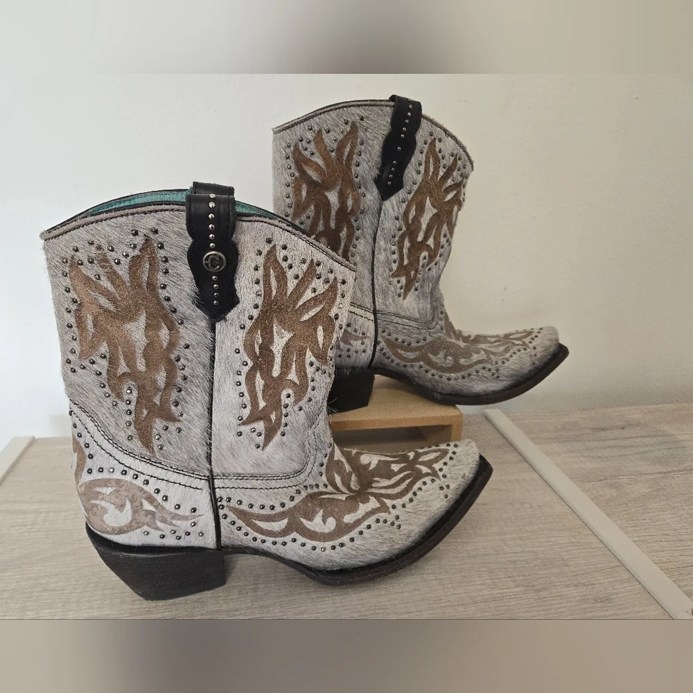 Corral Grey Fur Laser & Studs Shortie Leather Boots Womens 10 Snip Toe 2-inch Co - Picture 2 of 9